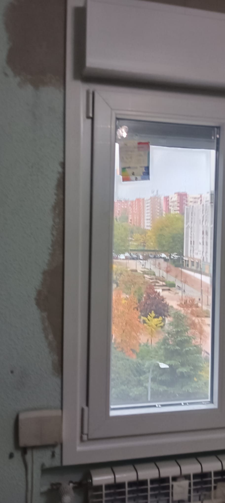 VENTANAS VIVIENDA CON EMBOCADURA DE CHAPA POR LA PARTE EXTERIOR